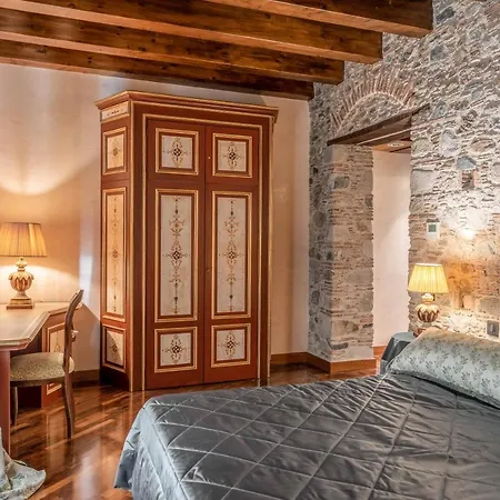 Bar Vitelli Charming 4* 사보카