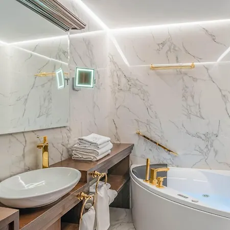 Bar Vitelli Charming 4* Савока