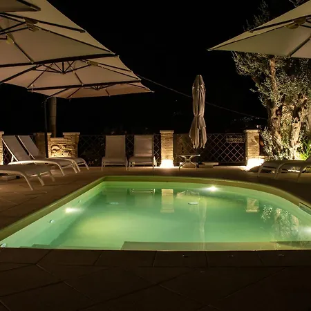 Bar Vitelli Charming 4* Савока