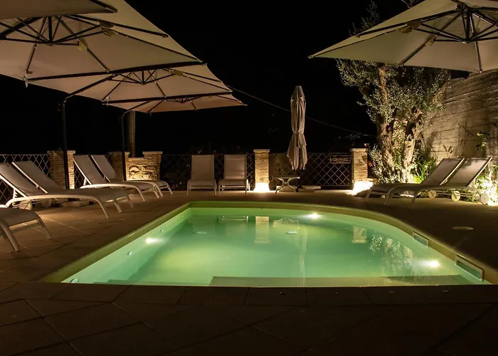 Bar Vitelli Charming 4* Савока